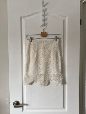 Glamorous lace cream skirt